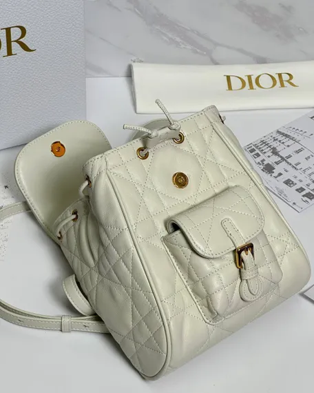 Рюкзак Dior Caro белый, модель среднего формата