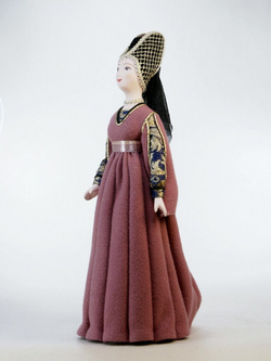 Кукла фарфоровая в немецком придворном костюме