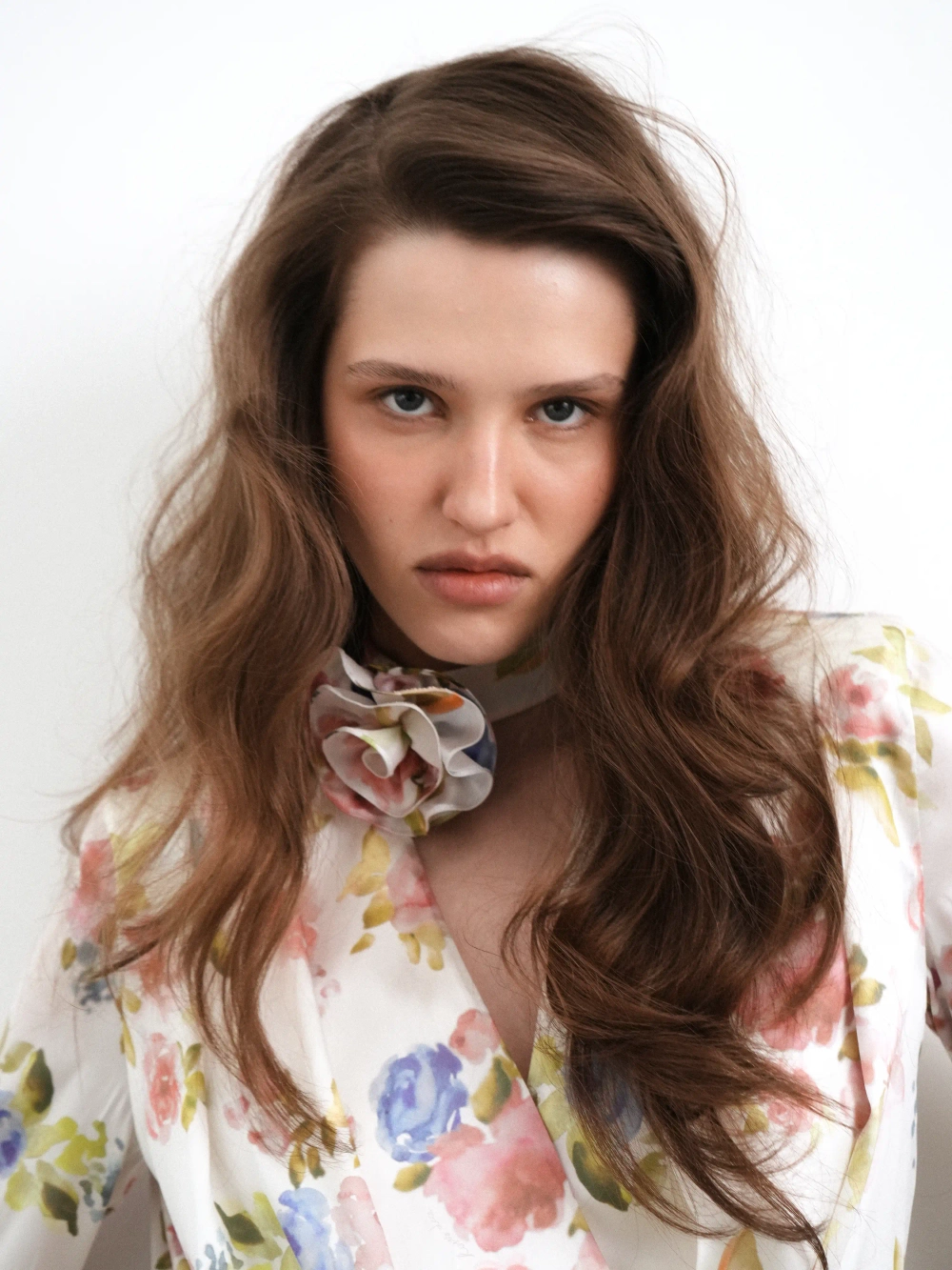 Жасмин макси (Jasmine maxi), платье макси из молочного атласа с цветочным принтом