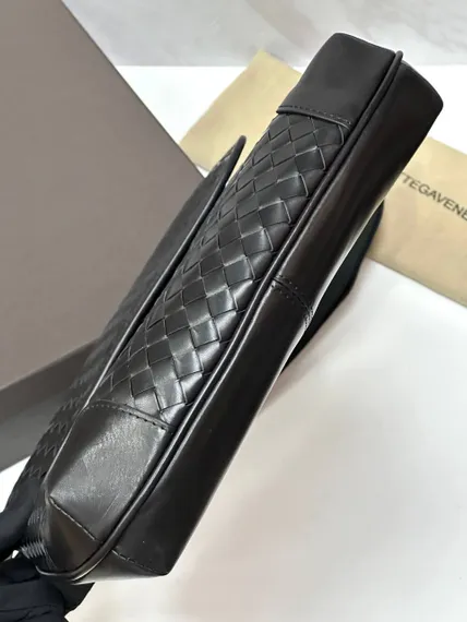Сумка мужская кожаная Bottega Veneta через плечо