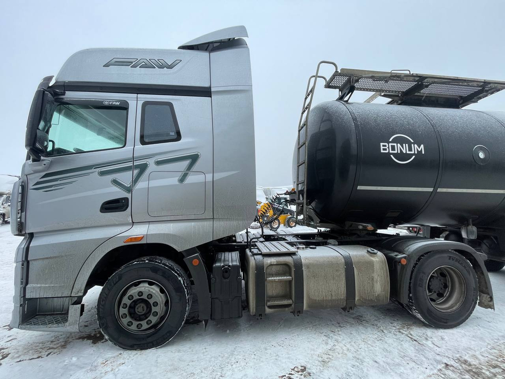 FAW J7 4x2 Седельный тягач CA4180P77K25E5 (Дизельный, 12,5 л, 553 л.с., АТ)