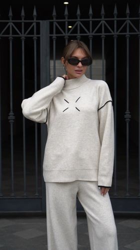 Бежевый трикотажный костюм