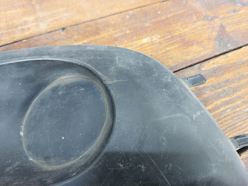 Заглушка ПТФ правая LADA Granta 11-18 Б/У Оригинал 21912803102