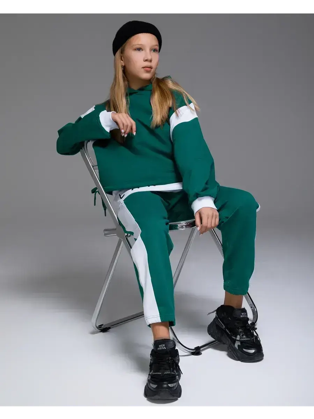 Спортивный костюм для девочки в школу