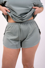 Мини-шорты с контрастным кантом