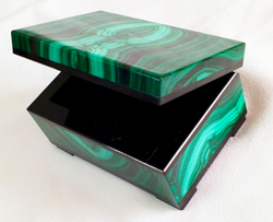 Шкатулка из малахита 9-6-4.5 см