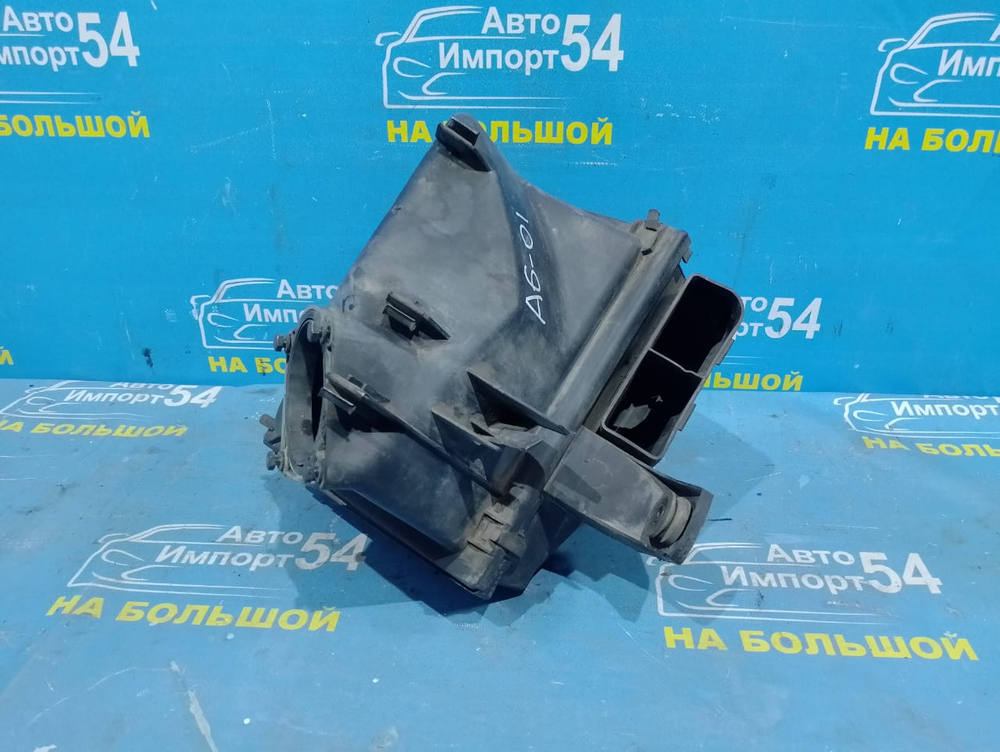 Корпус воздушного фильтра AUDI A6 1999