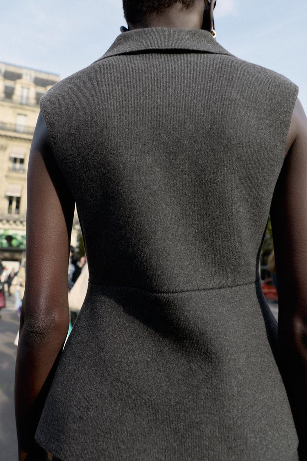 ZARA ПРИТАЛЕННЫЙ ТРИКОТАЖНЫЙ ЖИЛЕТ, СЕРЫЙ