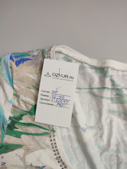 Футболка со стразами 40/42 размер