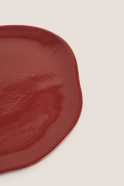 ZARA HOME АСИММЕТРИЧНАЯ КЕРАМИЧЕСКАЯ ПЛОСКАЯ ТАРЕЛКА, КРАСНЫЙ