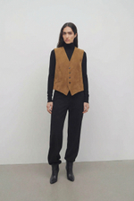 Костюмный жилет