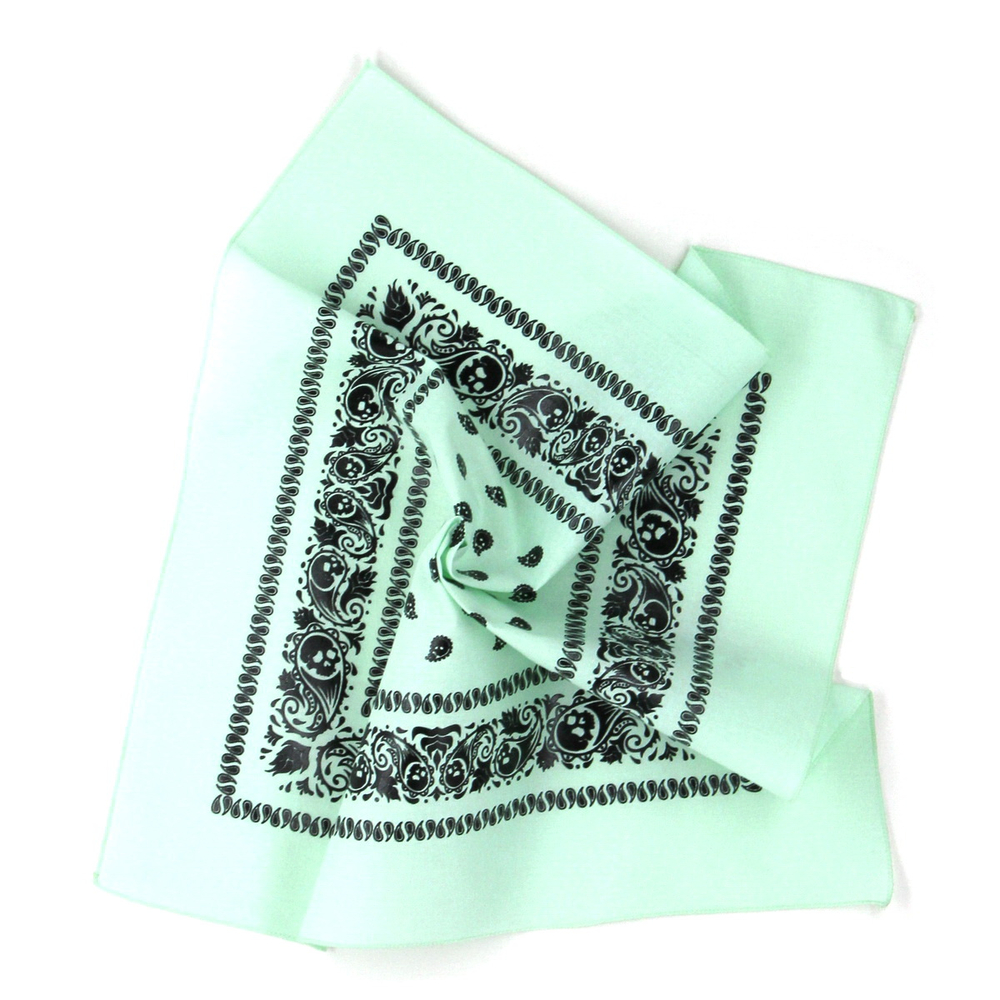 Бандана Фисташковая с черепами в огурцах