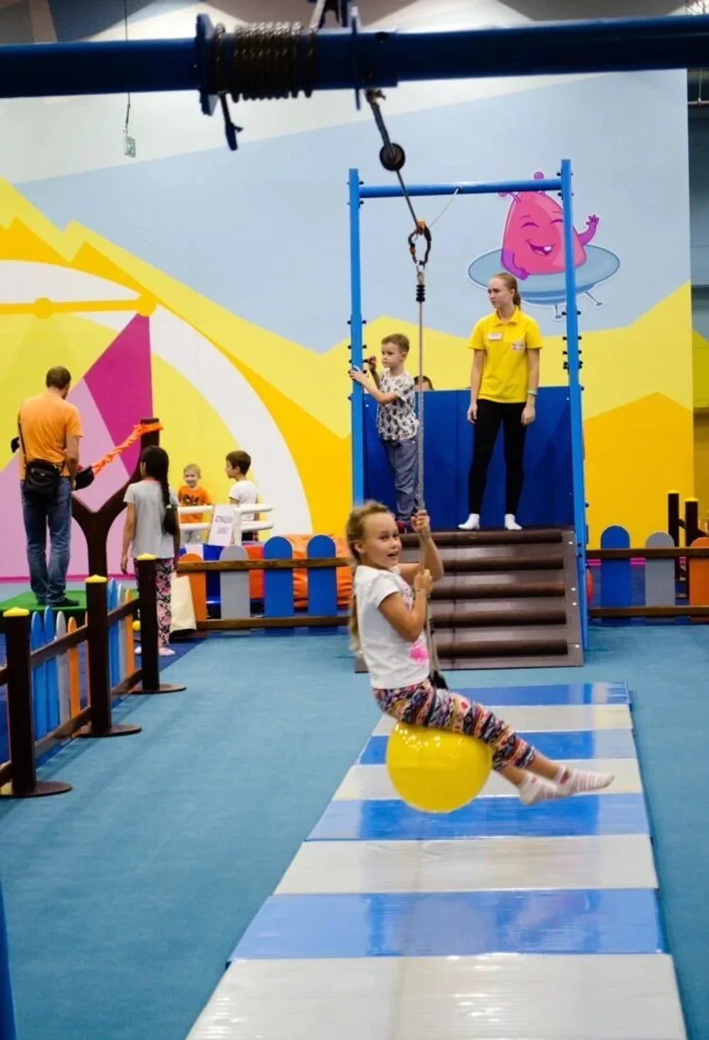 Детский троллей для помещений 15 м