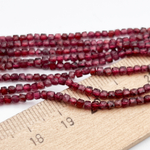 Гранат бусины, куб с огранкой, размер около 2-2,2 мм, цена за нить 38 см