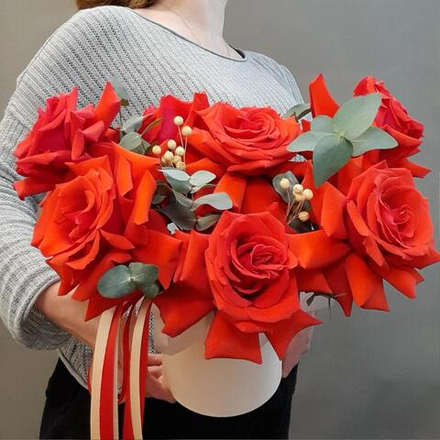 Композиция из французских роз в шляпной коробке ПРЕДЗАКАЗ