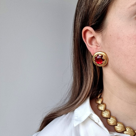 Клипсы с красным кабошоном
