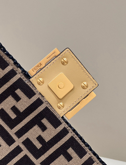 Fendi Baguette 27 cm