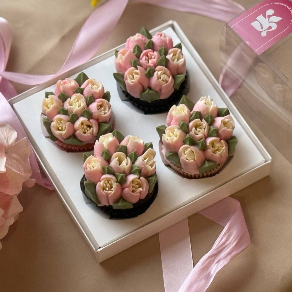 Капкейки «Любимой Мамочке» — букет из тюльпанов с шоколадным топпером