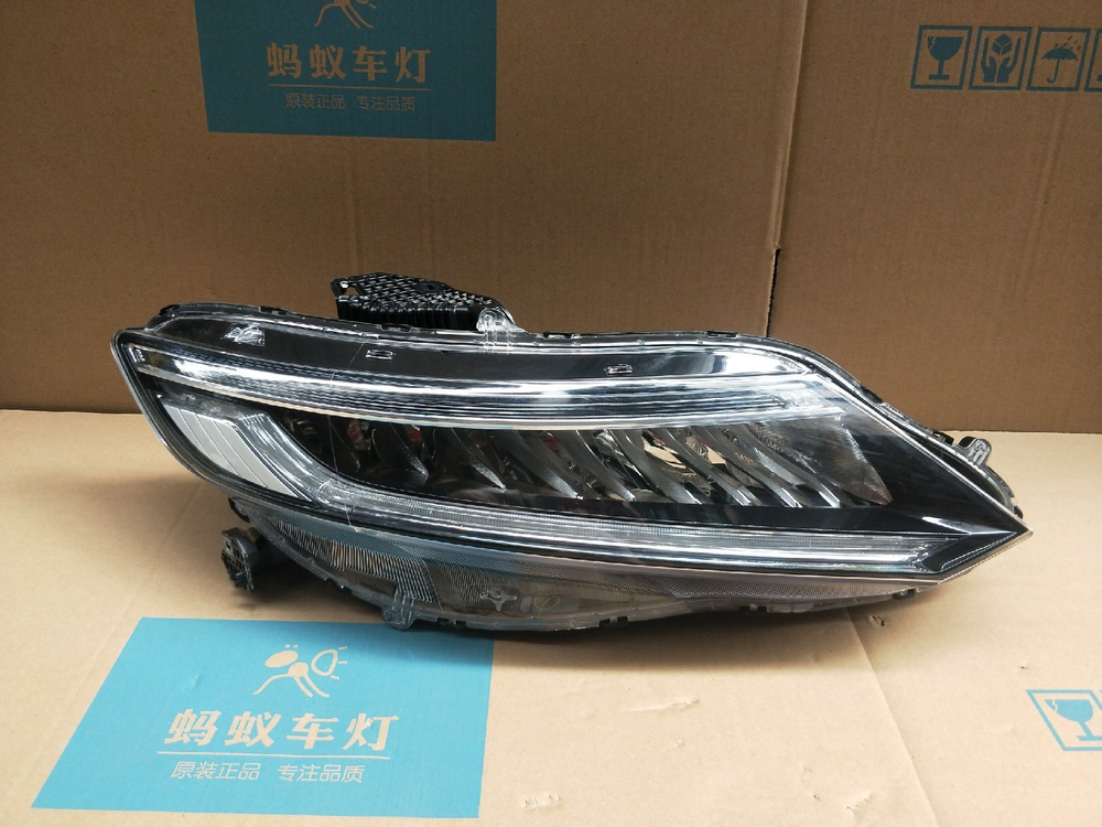 Передняя LED фара Honda Jade 2 (2017) оригинал