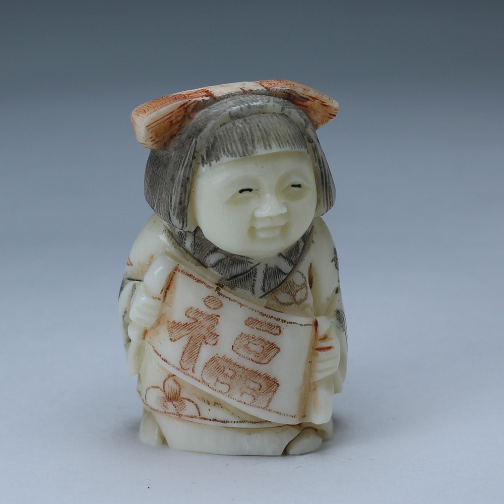 Нэцкэ Девочка "Карако" с иероглифом счастье