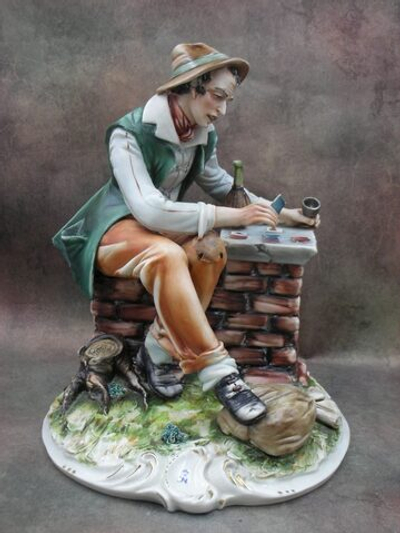 Статуэтка. Фарфор. Разложу пасьянс. Capodimonte. Италия