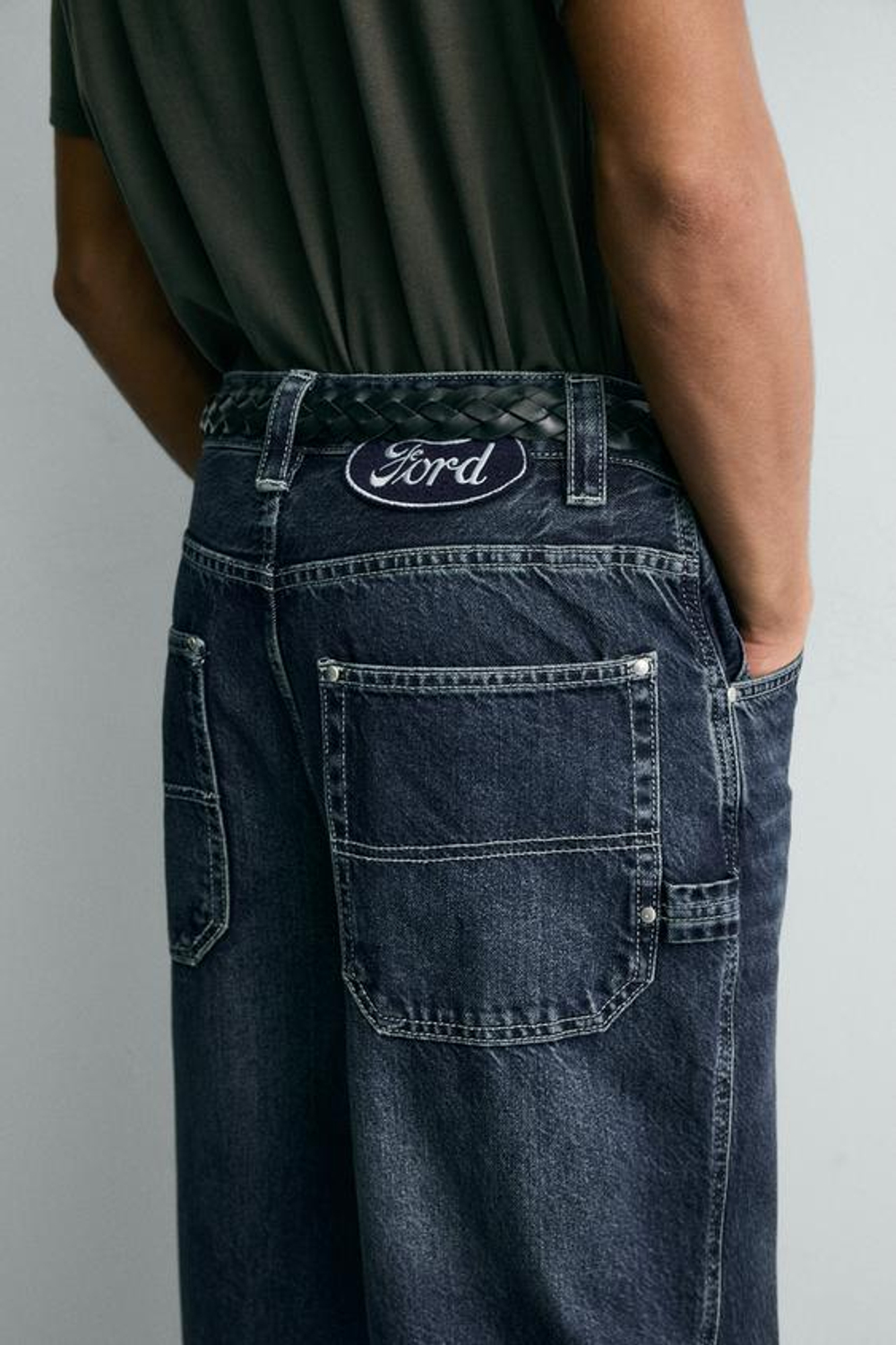 ZARA Х FORD ДЖИНСЫ RELAXED FIT С НАШИВКОЙ, СИНИЙ