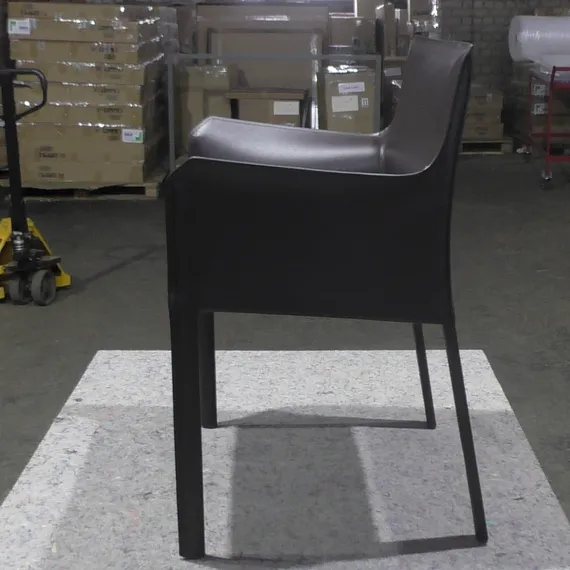 Стул с подлокотниками Barrie коричневая кожа