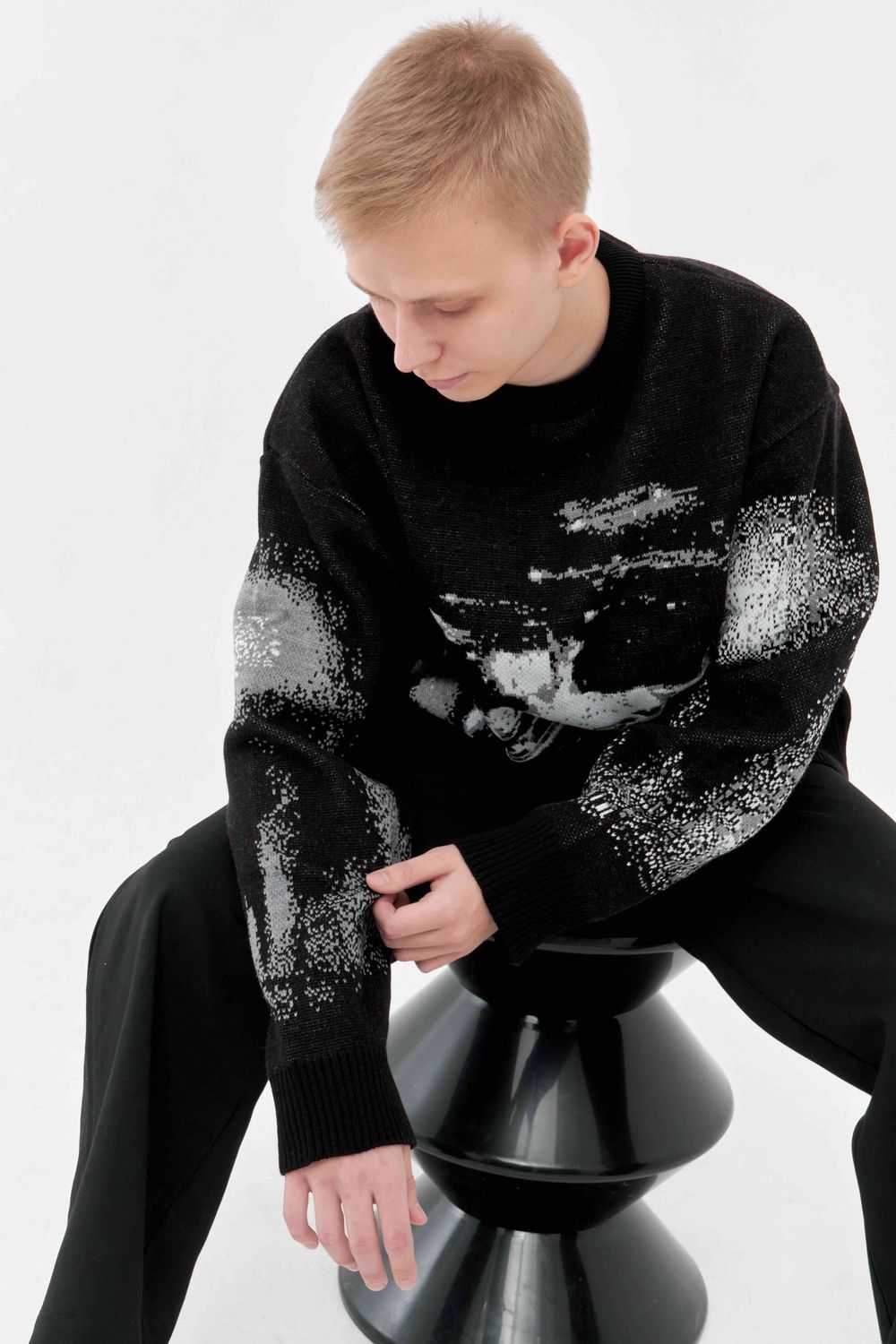 Свитер Ascension Rising angel черный