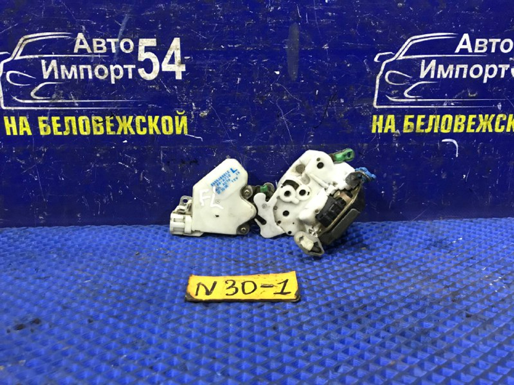 Замок двери передней левой NISSAN R’NESSA 1999