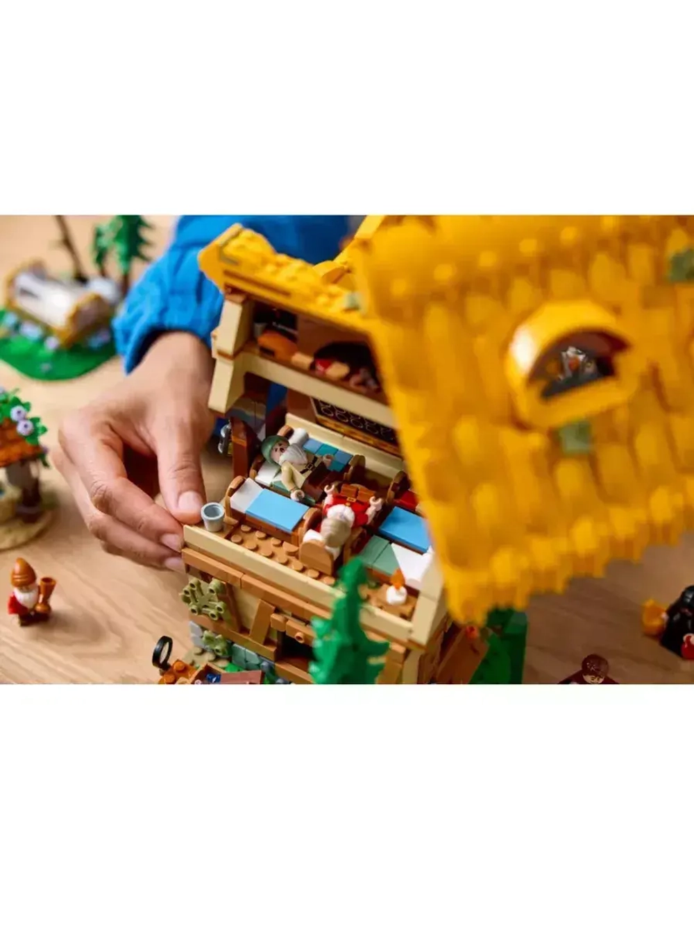 Конструктор Дом Белоснежки и семи гномов 2228 деталей