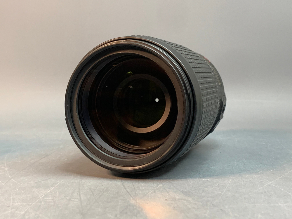 Nikon 70-300mm 4.5-5.6G ED-IF AF-S VR Zoom-Nikkor, точки на передней линзе