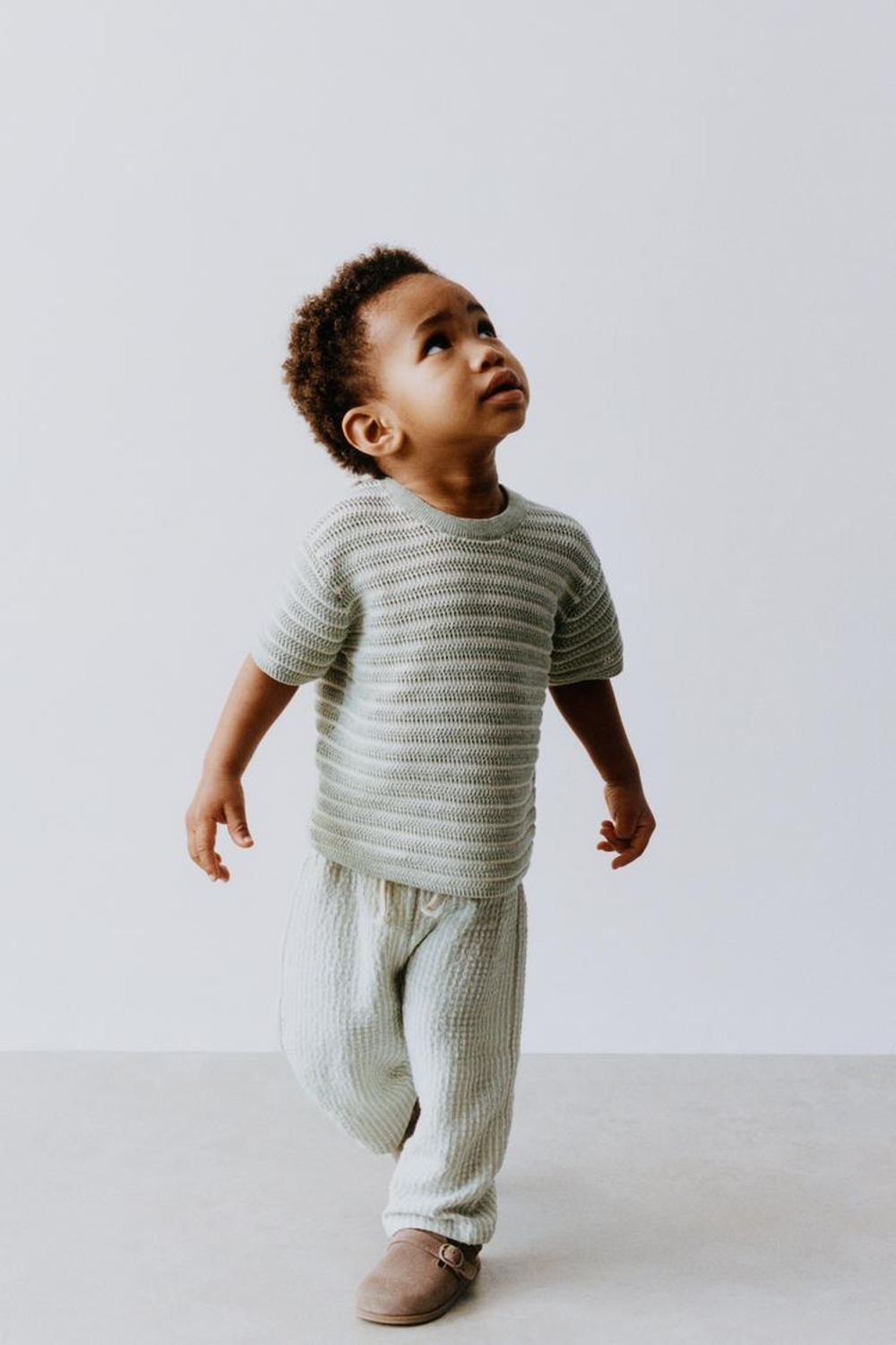 ZARA ТРИКОТАЖНЫЙ ТОП В ПОЛОСКУ С КОРОТКИМИ РУКАВАМИ, ЭКРЮ