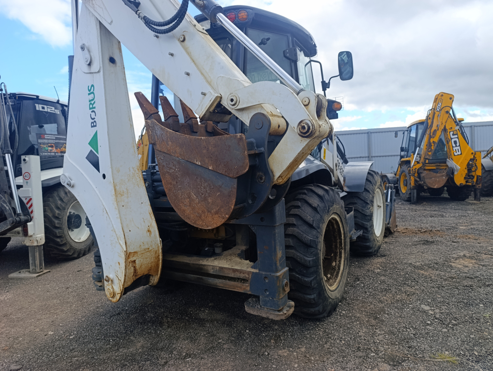 Borus BR-825 Экскаватор-погрузчик BR-825 (Дизельный, 4,8 л, 102 л.с., АТ)