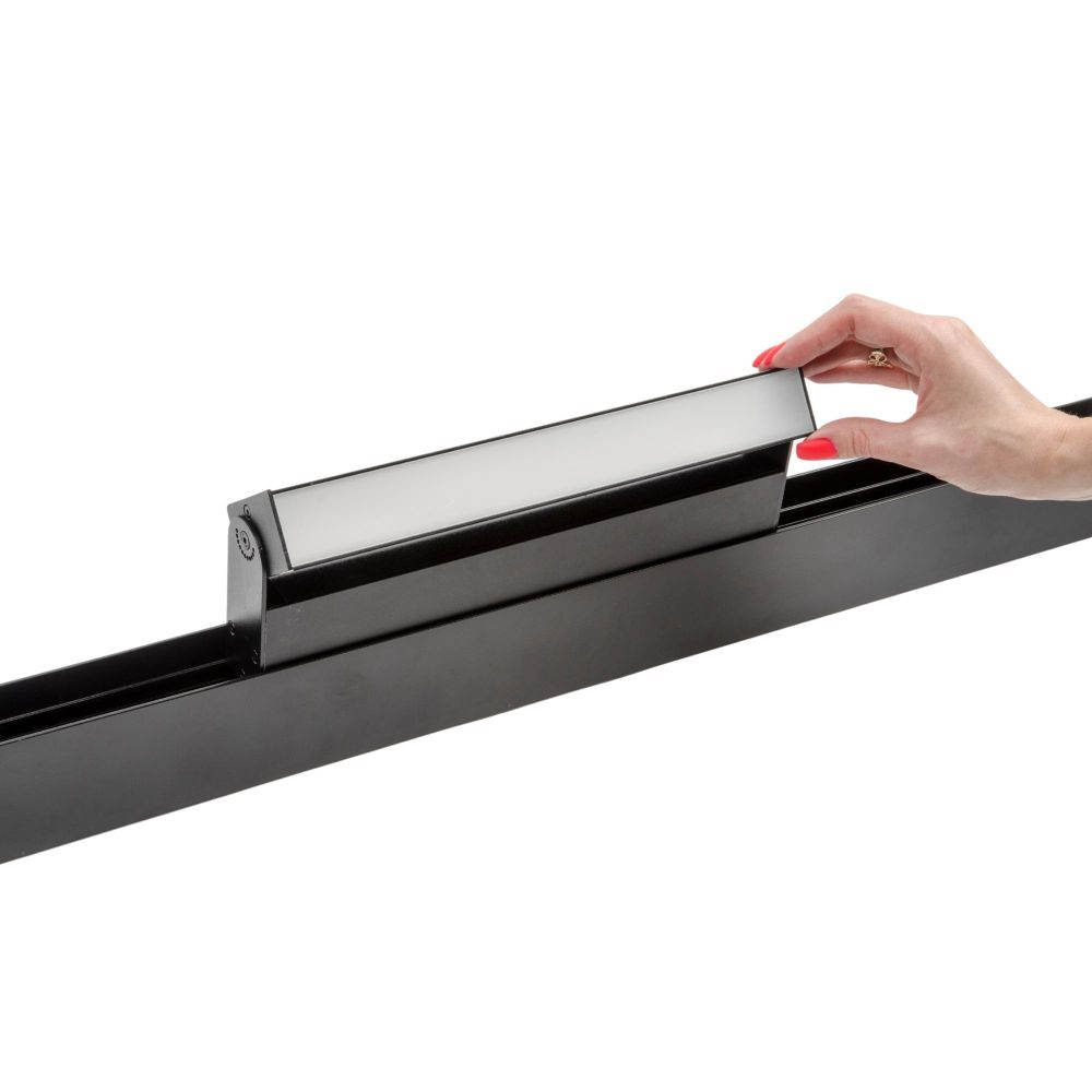 ULB-M80-12W-4000K-35 BLACK Светильник-прожектор линейный светодиодный трековый. Для магнитных шинопроводов. 900 Лм. Белый свет 4000К. Черный. ТМ Uniel