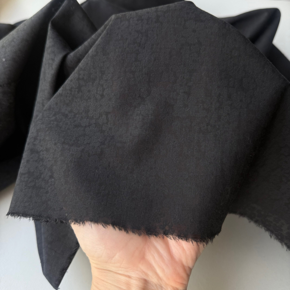 Батист Россыпь цветов черный