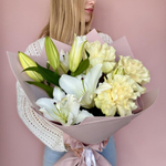 Букет из белых лилий и французских роз Нежность