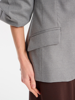 Жакет приталенный с объемными рукавами