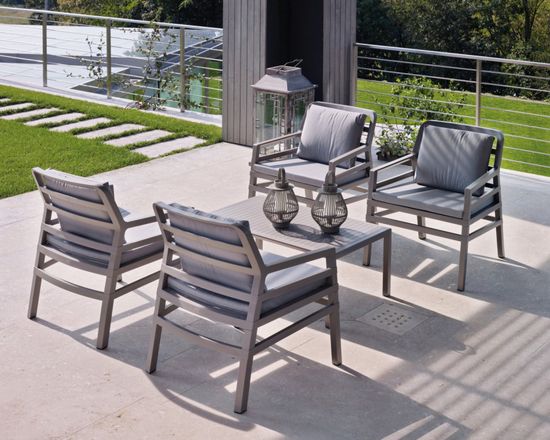 Кресло пластиковое с подушками Aria