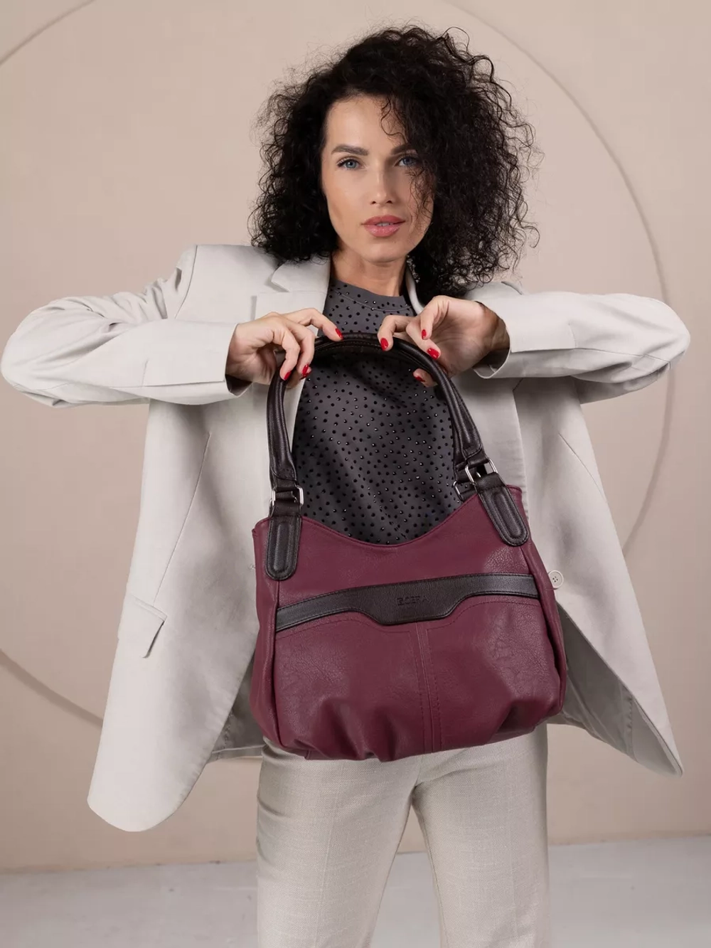 Сумка через плечо средняя классическая