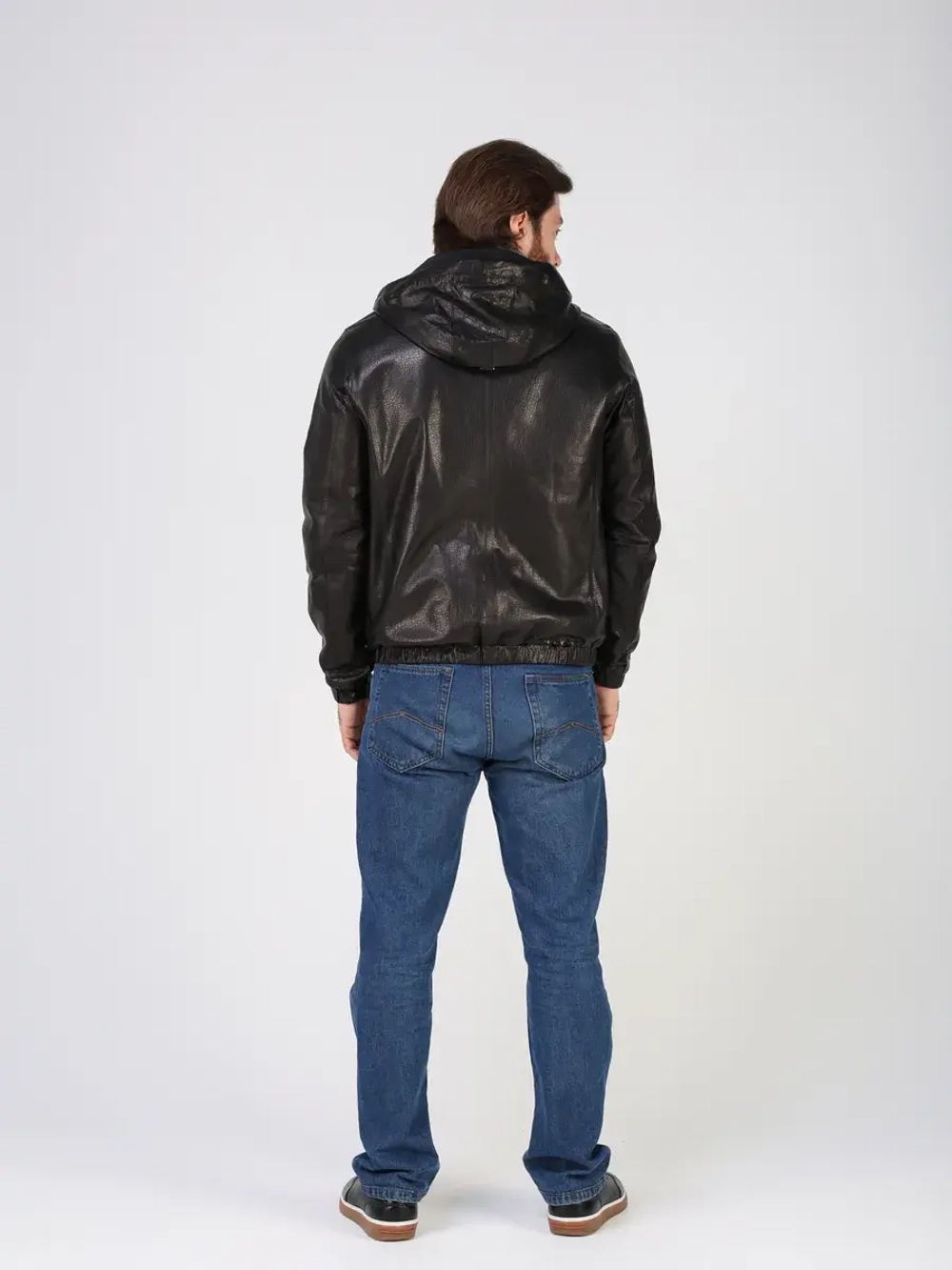 Кожаная куртка демисезонная с капюшоном