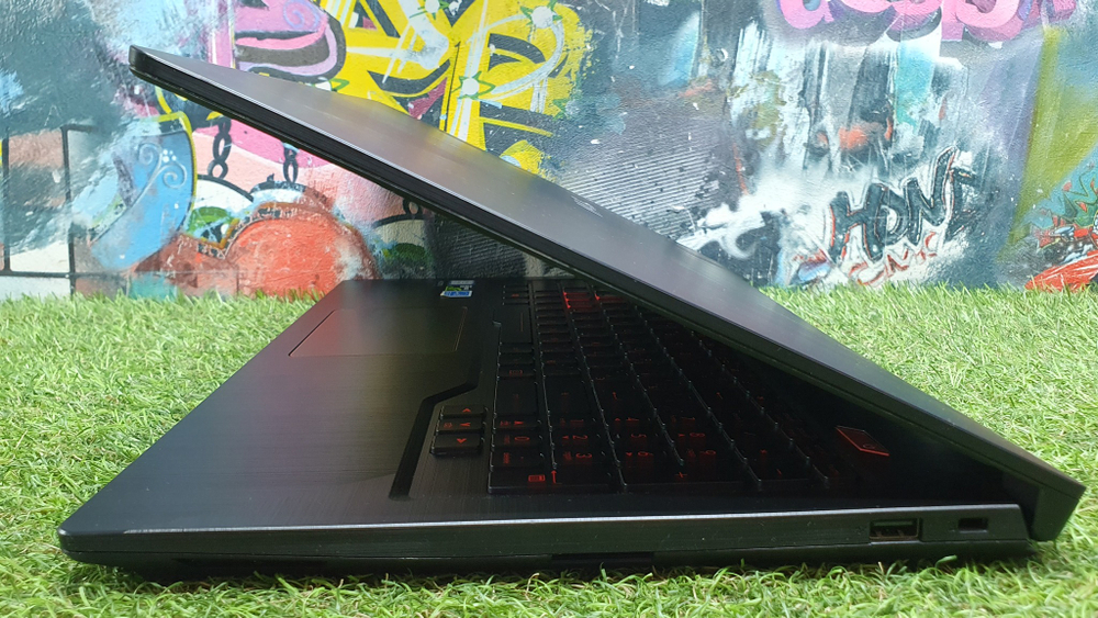 Ноутбук ASUS i7-7/8 Gb/GTX 1050 4 Gb/FHD/FX503VD-E4047T 90NR0GN1-M07670 /Windows 10