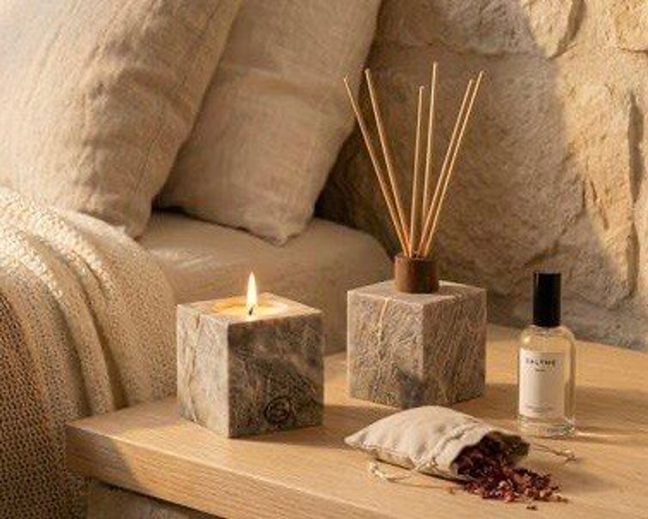 Ароматы, которые делают дом вашим: свечи, диффузоры и секреты уюта.