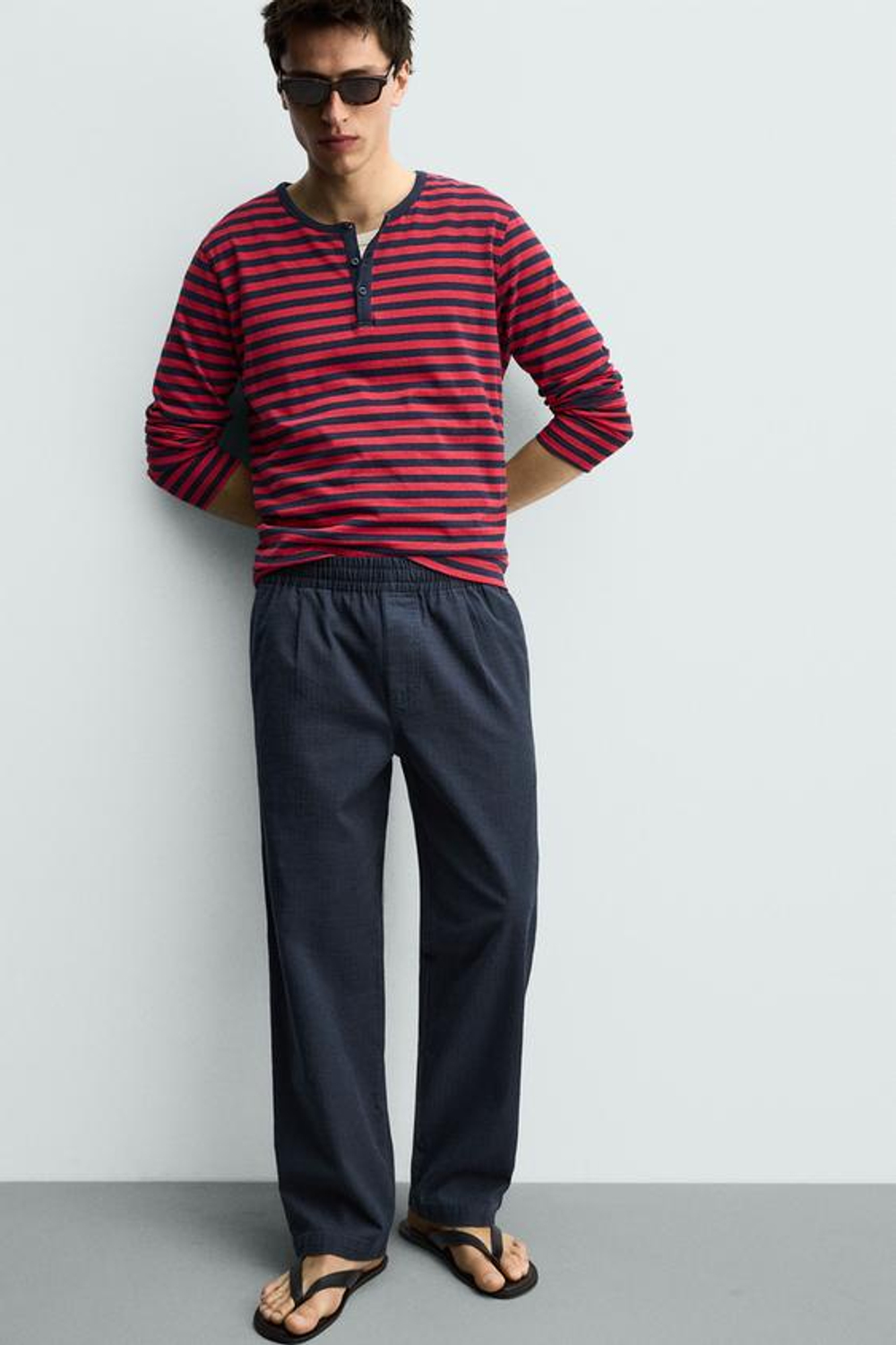 ZARA БРЮКИ RELAXED FIT В ЕЛОЧКУ, МОРСКОЙ СИНИЙ