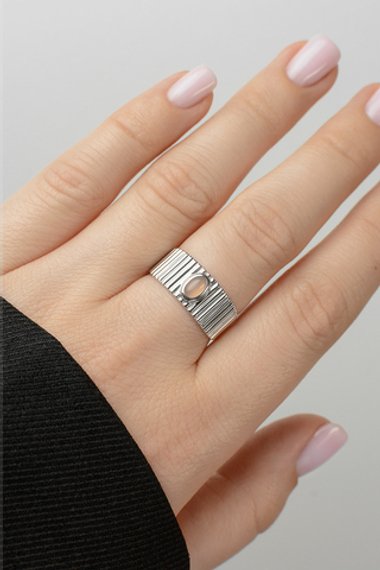 Кольцо широкое из серебра с розовым кварцем