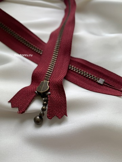 Молния YKK Молния металлическая, однозамковая неразъемная тип 3 темная латунь красное вино 527