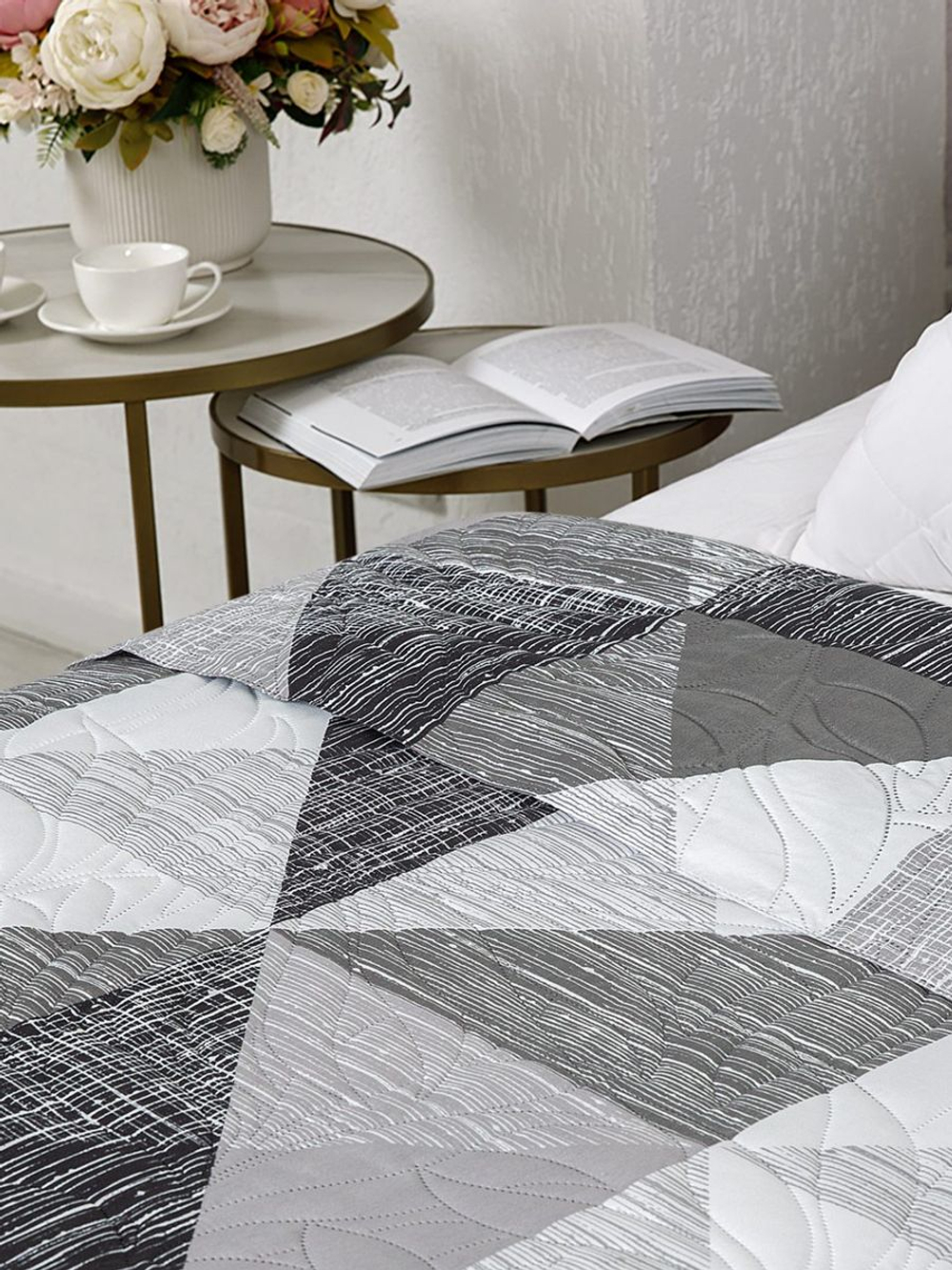 Покрывало на кровать, стеганое, поплин с размерами 215х220