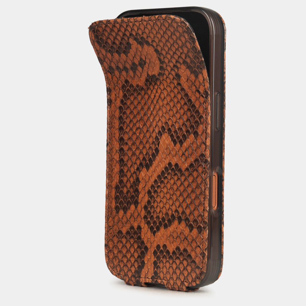 Чехол для iPhone 17 Pro кожаный, питон цвета коньяк