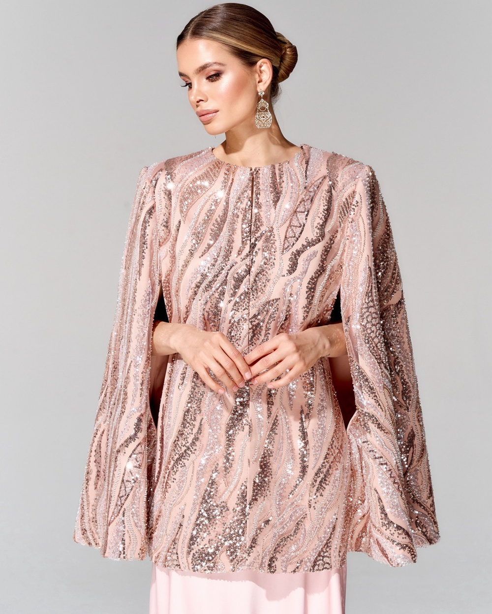 Кейп с вышивкой ручной работы