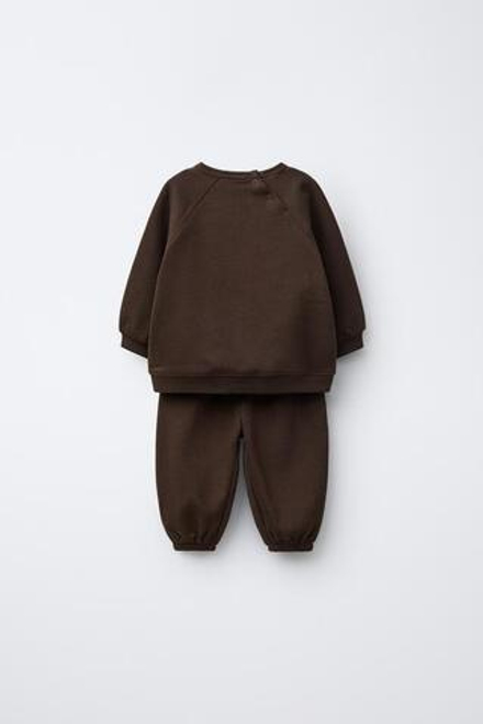 ZARA КОМПЛЕКТ ИЗ ТОЛСТОВКИ И БРЮК-ДЖОГГЕРОВ С ВЫШИВКОЙ В ВИДЕ МЕДВЕДЯ, ТЕМНО-КОРИЧНЕВЫЙ