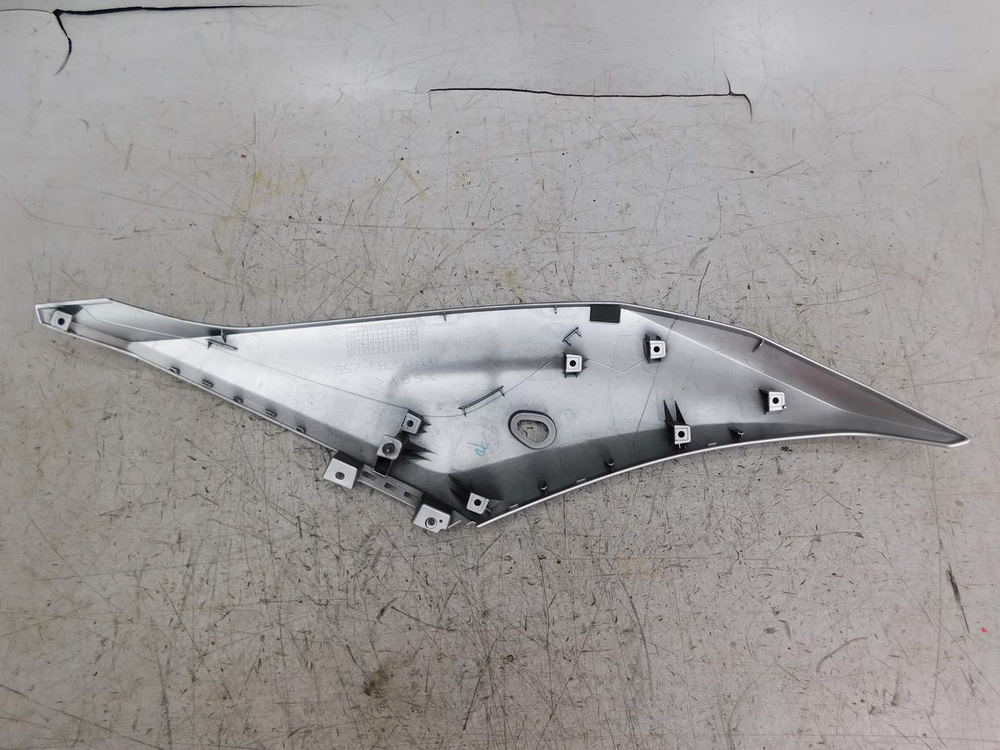 пластик боковой левый Yamaha YZF-R3 BS7-F835U-00 051042